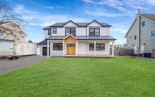 29 Gladstone Ave, West Islip, NY 11795
