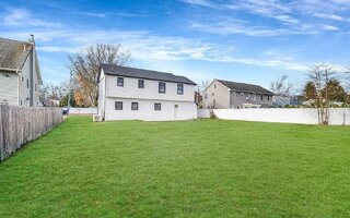 29 Gladstone Ave, West Islip, NY 11795
