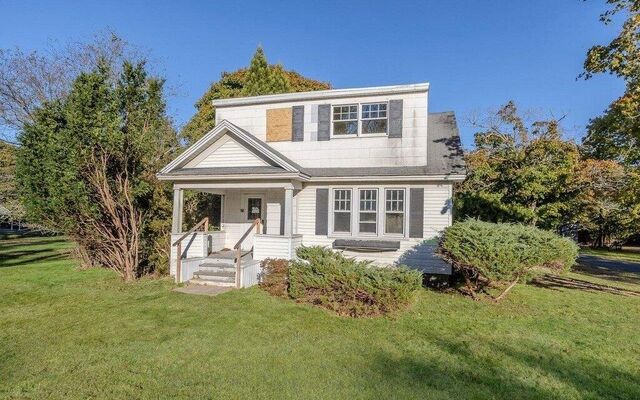 29 N Paquatuck Ave, East Moriches, NY 11940 (Complete)