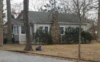 29 Parkside Ave, Miller Place, NY 11764