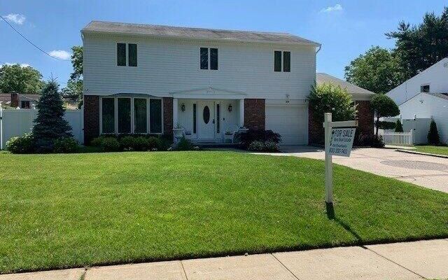 29 Shinbone Ln, Commack, NY 11725