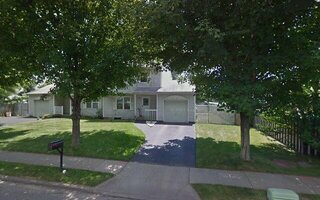 29 Walnut St, Central Islip, NY 11722