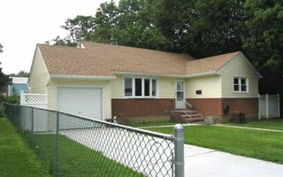 290 Arcadia Ave, Uniondale, NY 11553