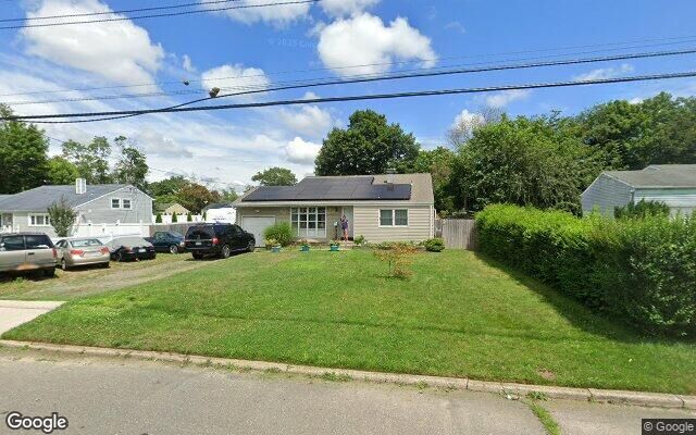 2907 Watch Hill Ave, Medford, NY 11763