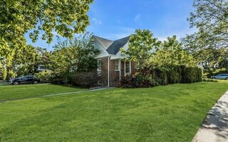 291 Lincoln St, Franklin Square, NY 11010