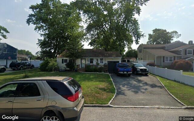 2917 Newport Ave, Medford, NY 11763