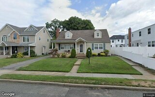 292 Claflin Ct, Franklin Square, NY 11010