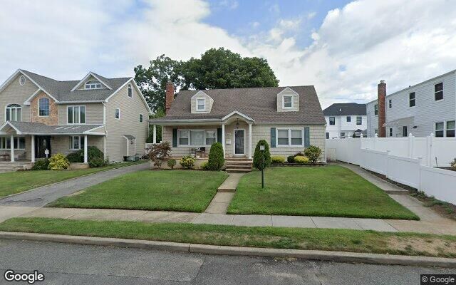 292 Claflin Ct, Franklin Square, NY 11010