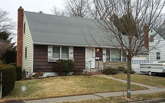 296 Division Ave, Hicksville, NY 11801 (Yard)
