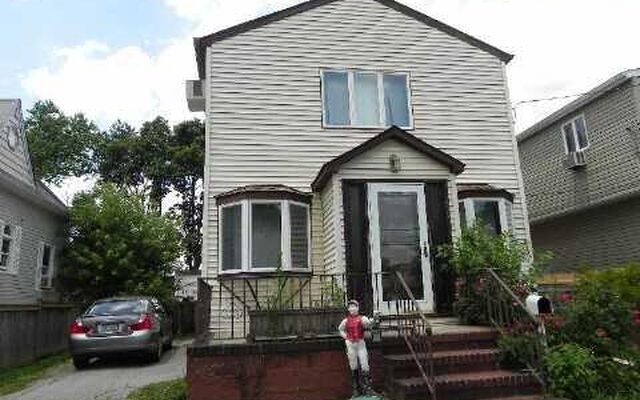 2966 Higgins St, Oceanside, NY 11572