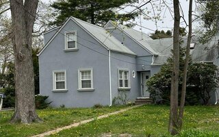 298 Pennsylvania Ave, Freeport, NY 11520
