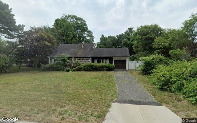 298 Southaven Ave, Medford, NY 11763