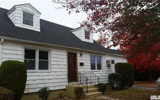 299 N Park Dr, Massapequa, NY 11758