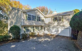 3 Ale Ct, Centerport, NY 11721