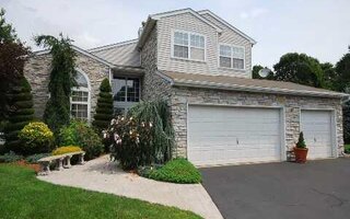 3 Bower Ct, Lake Grove, NY 11755