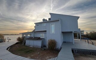 3 Captree Is, Babylon, NY 11702