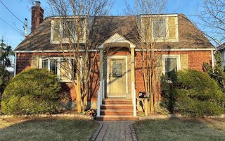 3 Chestnut Ave, Floral Park, NY 11001