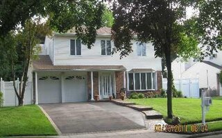 3 Dover Hill Dr, Nesconset, NY 11767