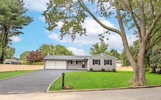 3 Evelyn Rd, Port Jefferson Station, NY 11776