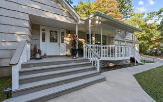 3 Farm Rd, Shoreham, NY 11786
