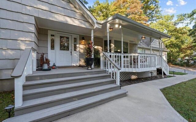 3 Farm Rd, Shoreham, NY 11786 (Porch)