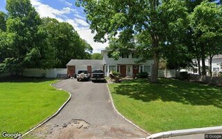 3 Flamingo Dr, Smithtown, NY 11787
