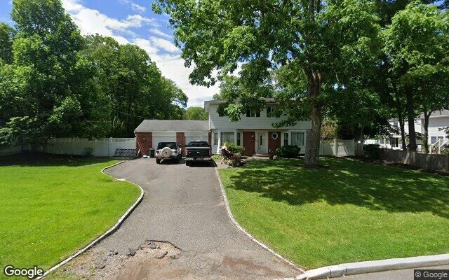 3 Flamingo Dr, Smithtown, NY 11787