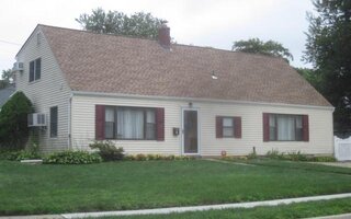 3 Hollyhock Rd, Levittown, NY 11756