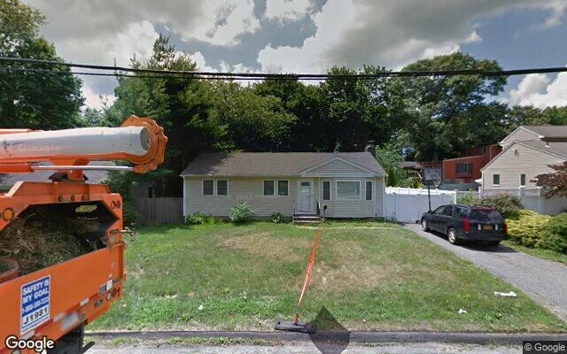 3 Kilburn Ave, Huntington Station, NY 11746