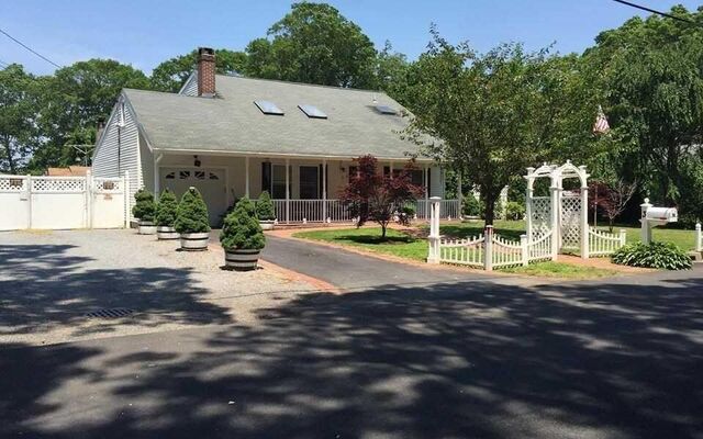 3 Laurel Ln, Shirley, NY 11967