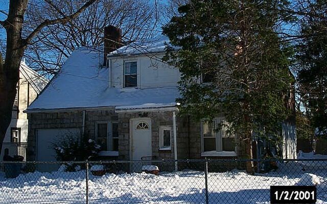 3 Locust Ct, Freeport, NY 11520