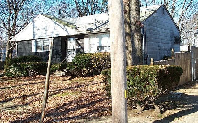 3 Mcclellan Pl, Roosevelt, NY 11575