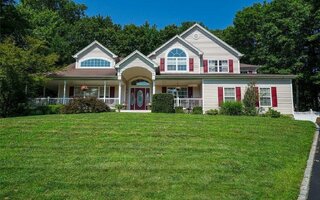 3 Ranger Ln, Port Jefferson, NY 11777