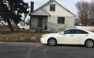 3 Simmons St, Copiague, NY 11726