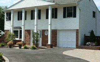 3 Steven Pl, Smithtown, NY 11787