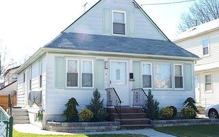 3 Strand Pl, Mineola, NY 11501