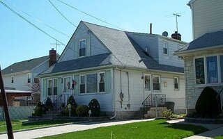 3 Strand Pl, Mineola, NY 11501