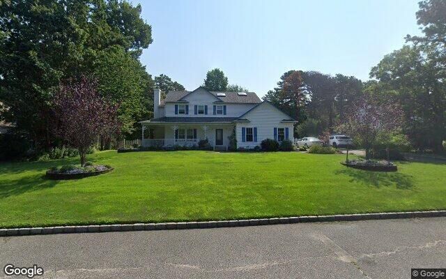 3 Thunder Rd, Miller Place, NY 11764