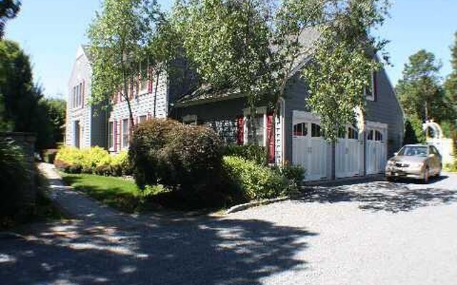 30 Carmen View Dr, Shirley, NY 11967