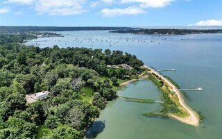 30 Cove Woods Rd, Oyster Bay, NY 11771