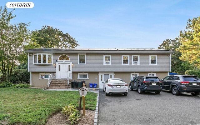 30 Garden St, Farmingdale, NY 11735 (House View)