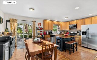 30 Garden St, Farmingdale, NY 11735