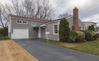 30 Jay St, Hicksville, NY 11801