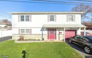 30 Lake St, Lindenhurst, NY 11757