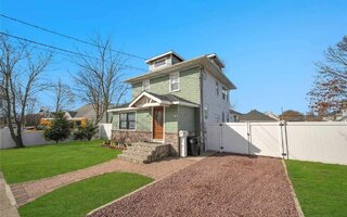 30 Redmond Ave, Bay Shore, NY 11706