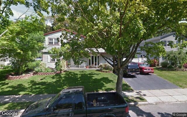 30 Ricky Rd, Ronkonkoma, NY 11779