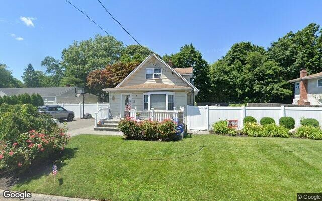 30 Roosevelt Ave, Nesconset, NY 11767