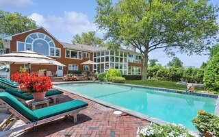 30 Thixton Dr, Hewlett, NY 11557