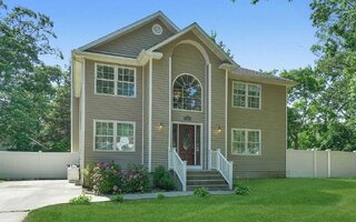 30 Vernon Ave, Mastic, NY 11950