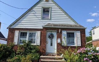30 Viola St, Valley Stream, NY 11580